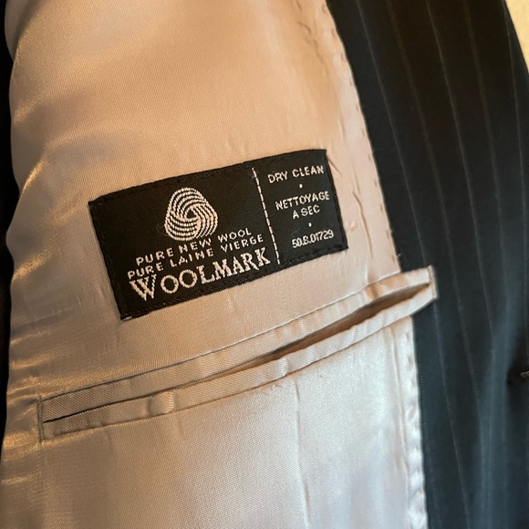 Michael Kors Mens Suit w/ Pants and Jacket - Picture 4 of 9